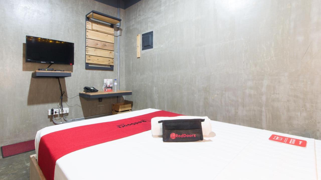 Reddoorz Plus @ Taft North Mandurriao Iloilo City Dış mekan fotoğraf