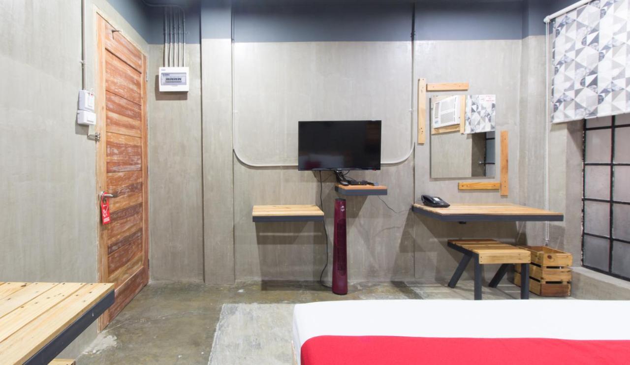 Reddoorz Plus @ Taft North Mandurriao Iloilo City Dış mekan fotoğraf